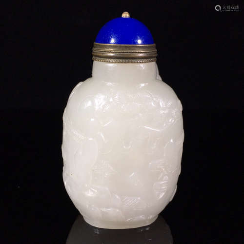 A HETIAN JADE CARVED BEAST PATTERN SNUFF BOTTLE