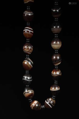 A TIBETAN OLD AGATE BEADS STRING BRACELET