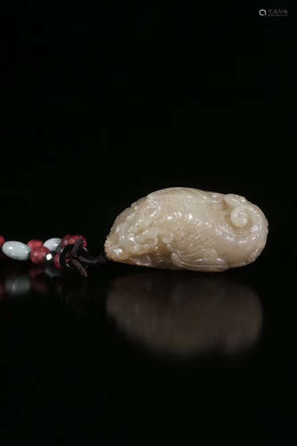 A GAOSHAN SOAPSTONE CARVED DRAGON SHAPED PENDANT