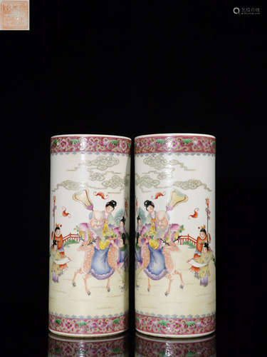 PAIR FAMILLE ROSE GLAZE STORY PATTERN PEN HOLDER