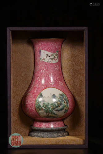 A FAMILLE ROSE RED GLAZE FLORAL PATTERN VASE