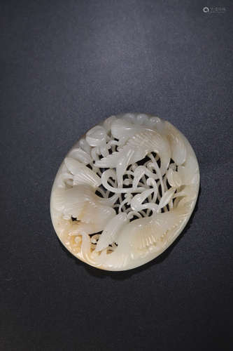 A HETIAN JADE CARVED CRANE PATTERN PENDANT