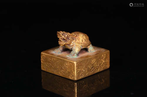 A GILT BRONZE TURTLE SHAPED SEAL