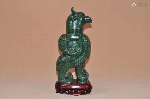 A GREEN JADE CARVED EAGLE SHAPED ZUN VASE