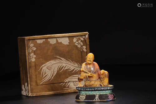 A SOAPSTONE CARVED CHIZHU LUOHAN BUDDHA