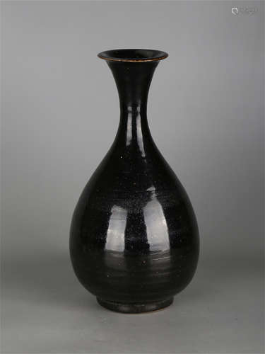 Chinese mirror black porcelain vase.