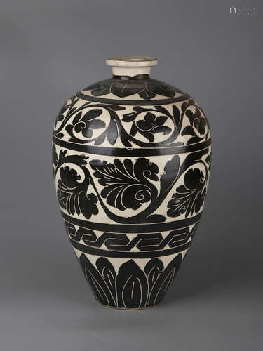 Chinese Cizhou porcelain vase.