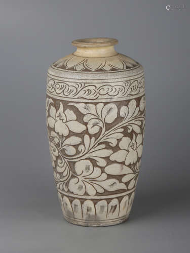 Chinese Cizhou porcelain vase.