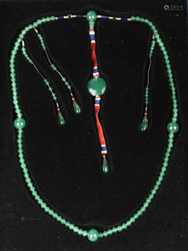 Chinese Peking glass court necklace, total of 108 beads.