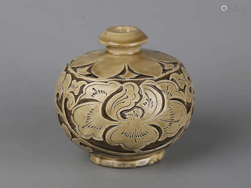 Chinese celadon glaze pottery jar.