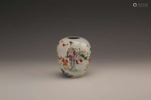 Chinese famille rose porcelain jar, Qianlong mark.