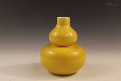 Chinese yellow glaze double gourd porcelain vase