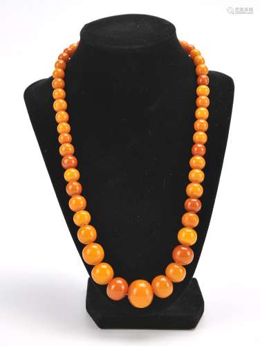An Antique Beaded Beeswax Necklace,50 Gram