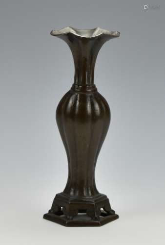 Chinese Verte Bronze Fluted Vase,Qing .