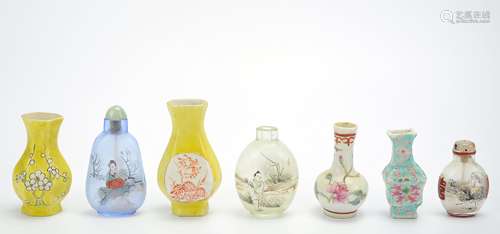 7 Antique Chinese Glass & Porcelain Snuff Bottles