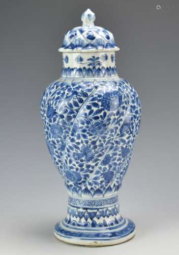 Chinese Export Blue and White Vase, Kangxi Period