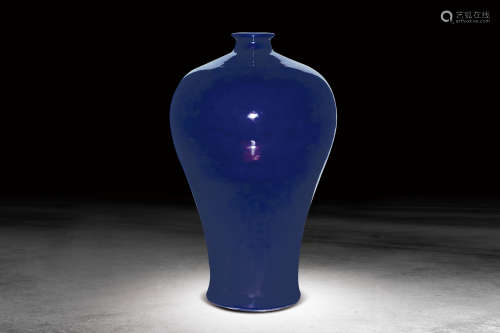 清  寶石藍釉梅瓶