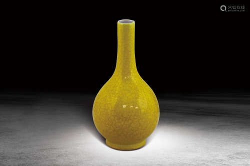 清  黃釉荸薺瓶