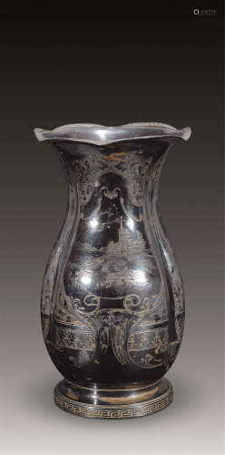 19世纪 美国银鎏金錾风景花口瓶