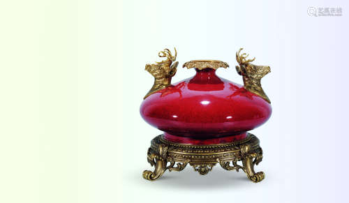 19世纪 郎窑红金铜雕饰鹿首耳扁瓶