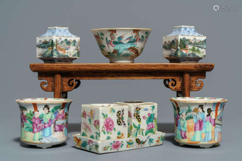 A varied collection of Chinese famille rose wares, 19/20th C.