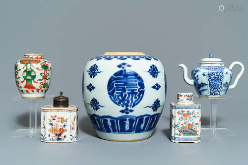 A varied collection of Chinese porcelain, 17/18th C.