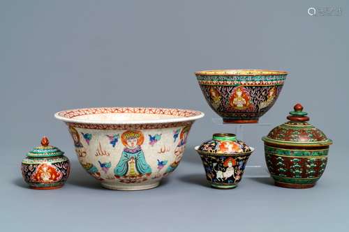 Five Chinese Thai market Bencharong-style bowls, 19th C.