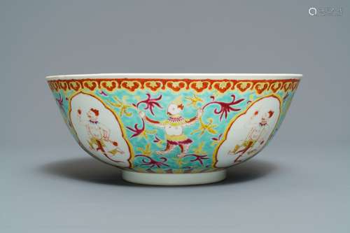 A large Chinese Thai market Bencharong bowl, Yongzheng mark, 19th C.