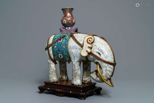 A large Chinese cloisonné model of an elephant, 19/20th C.