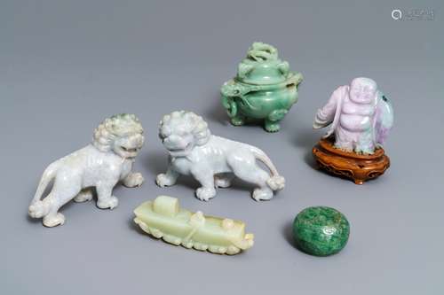 A varied collection of Chinese jade and jadeite carvings, 19/20th C.