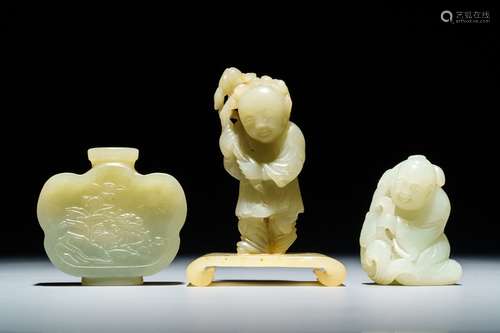 A Chinese jade snuff bottle and two figures of boys, 19/20th C.