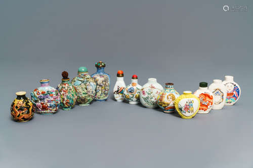 Thirteen various Chinese snuff bottles, 19/20th C.