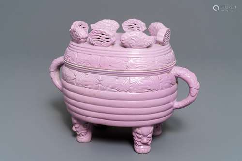 A Chinese monochrome pink-glazed censer and cover, 19/20th C.