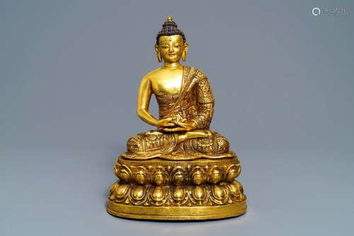 A large Chinese gilt bronze figure of Buddha Amitayus, 19/20th C.