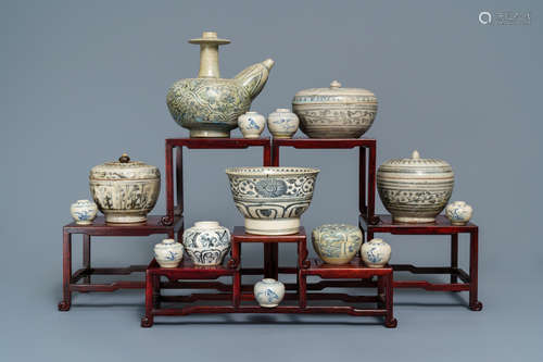 A collection of blue and white Annamese wares, incl. Hoi An Hoard, Vietnam, 14/15th C.