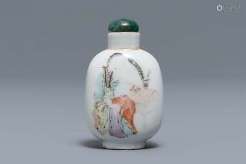 A Chinese qianjiang cai snuff bottle with a lady at a table, 19/20th C.