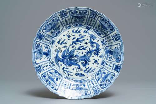 A Chinese blue and white kraak porcelain 'dragon' dish, Wanli