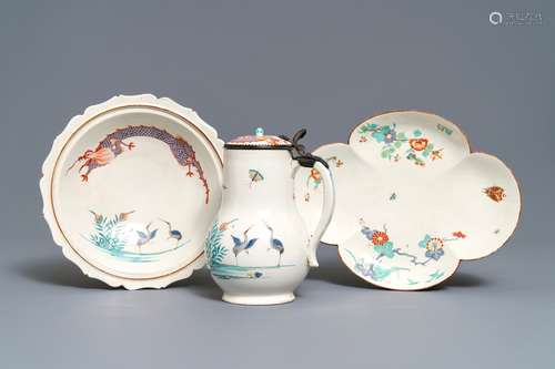 Three Kakiemon-style porcelain wares, Chantilly, France, 18th C.