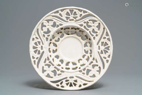 A white Dutch Delft reticulated dish, 17th C.