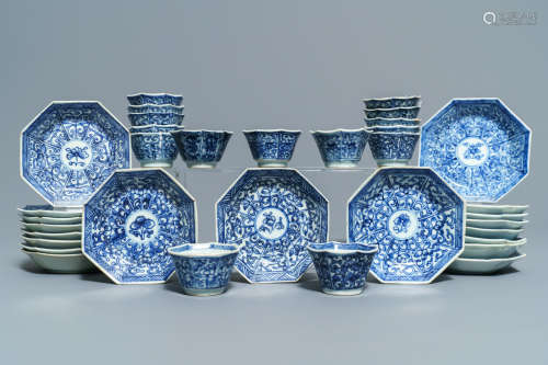 Fifteen Chinese blue and white cups and 19 saucers, Kangxi