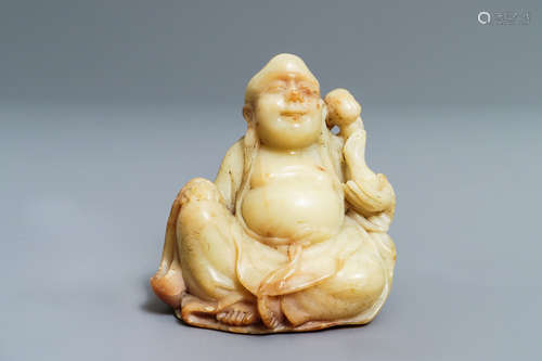 A Chinese Shoushan soapstone figure of Buddha with a ruyi scepter, 18/19th C.