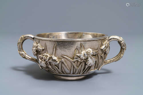 A Chinese silver relief-decorated bowl, 19th C.