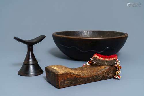 A Philippine Igorot wooden bowl, two African headrests and a comb, 1st half 20th C.