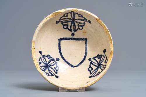 A Spanish blue and white armorial bowl, 16/17th C.