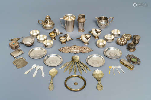 A varied collection of small silverware and mother of pearl, 19/20th C.