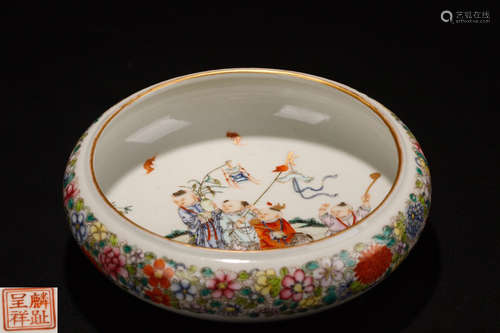 A FAMILLE ROSE PORCELAIN PAINTED FLORAL PATTERN PEN WASHER