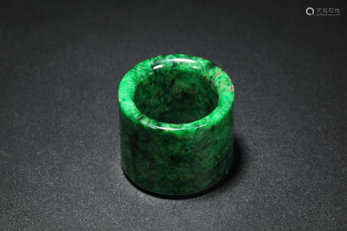 A VERDANT GREEN JADEITE RING