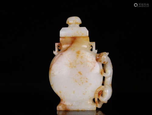 A HETIAN JADE VASE WITH DRAGON PATTERN