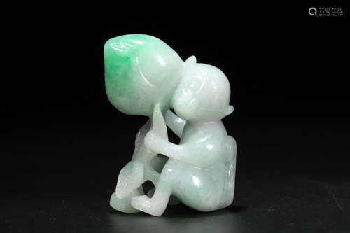 A JADEITE MONEY EATING PEACH PENDANT