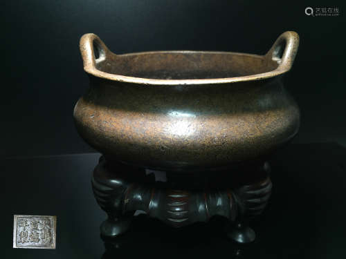 A XUANDE MARK BRONZE TWO-EAR CENSER